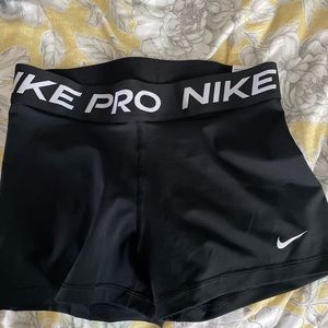 women’s medium nike pro